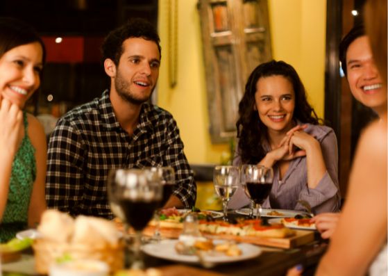college students in restaurants