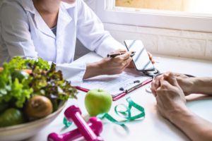 The Difference Between Nutritionists and Dietitians